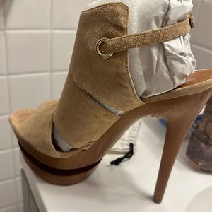 Tan Jessica Simpson Heels NEVER BEEN WORN SIZE 10M